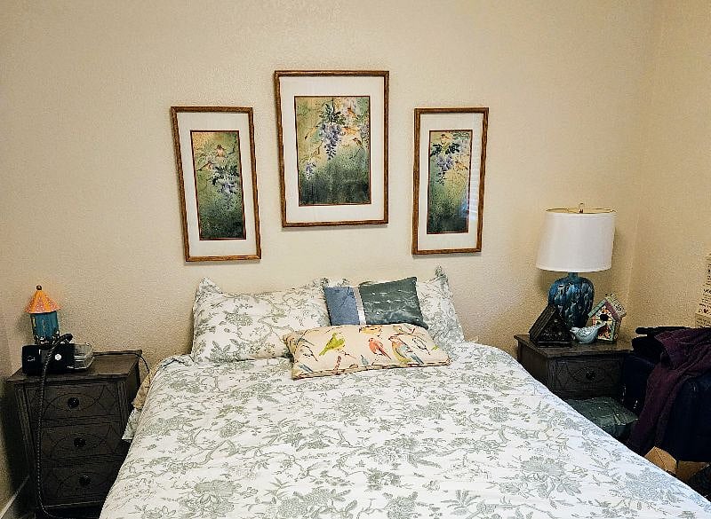 Full Queen size bed