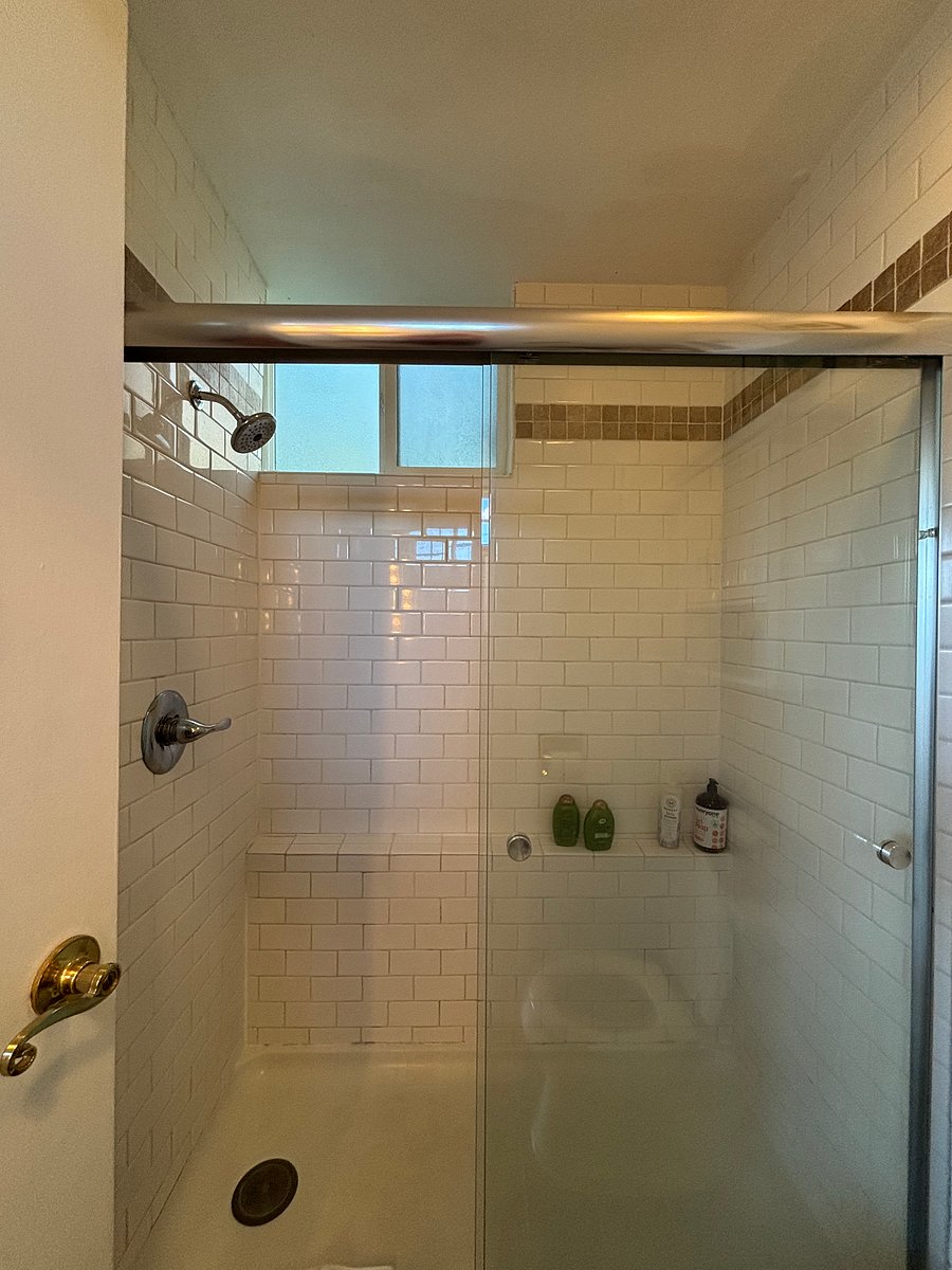 Great water pressure and shower head 