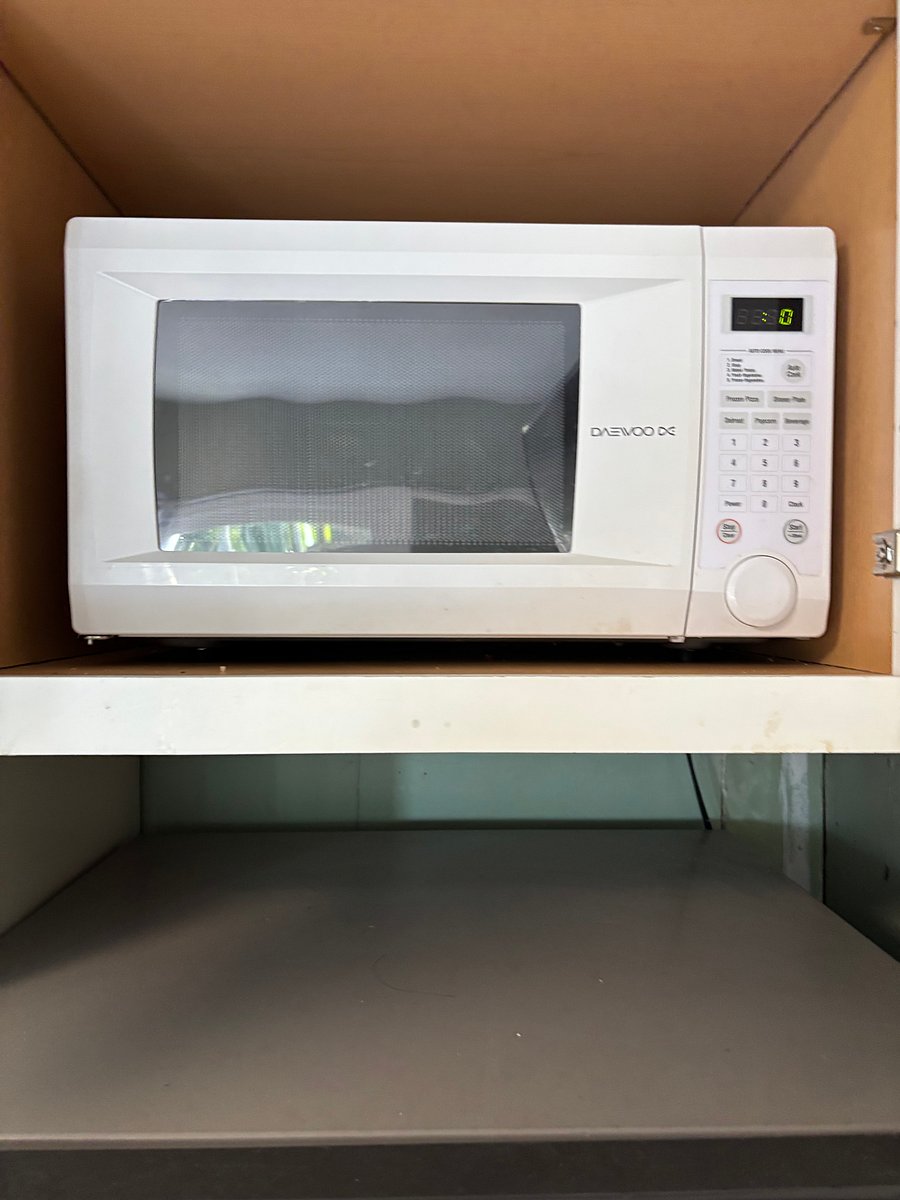 Microwave above frig