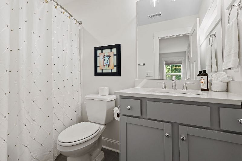 Bedroom 1 ensuite 
Hair dryer provided
