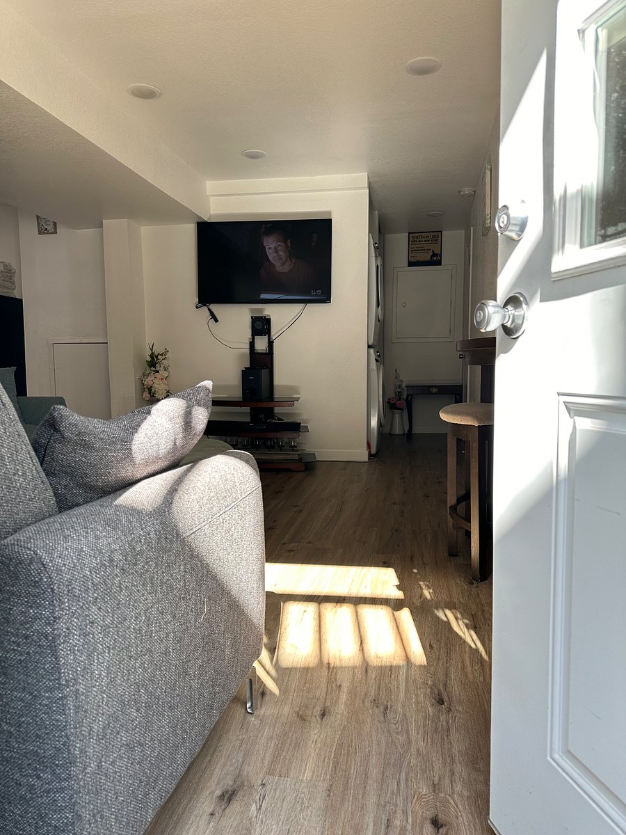Basement/Unit Entrance