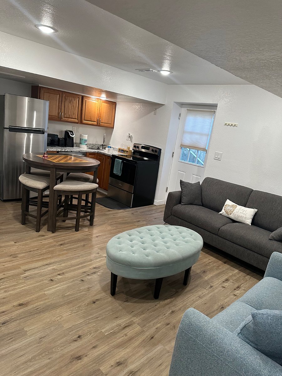 Kitchen and Breakfast area