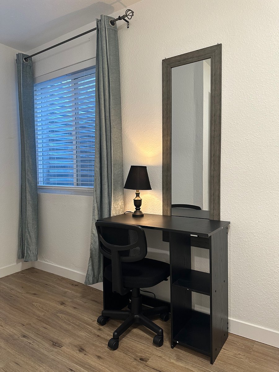 Bedroom 2 work area