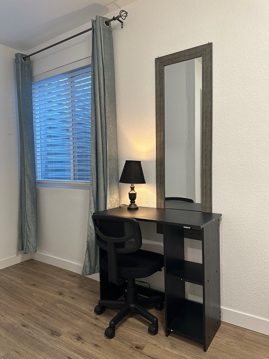 Bedroom 2 work area