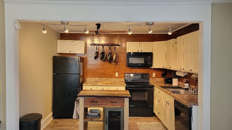 Fully stocked kitchen. Fridge has ice maker