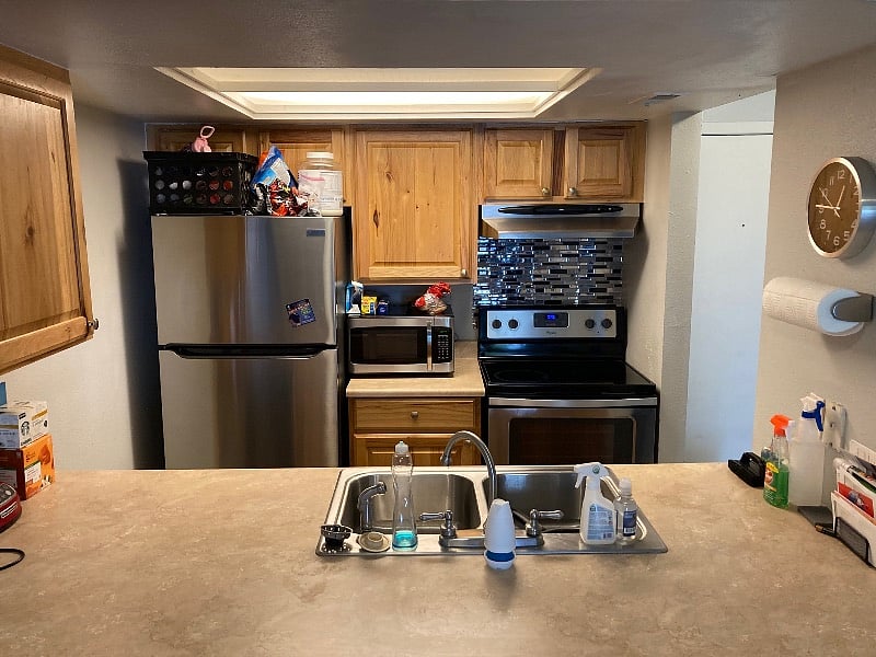 Fully equipped kitchen with new appliances!