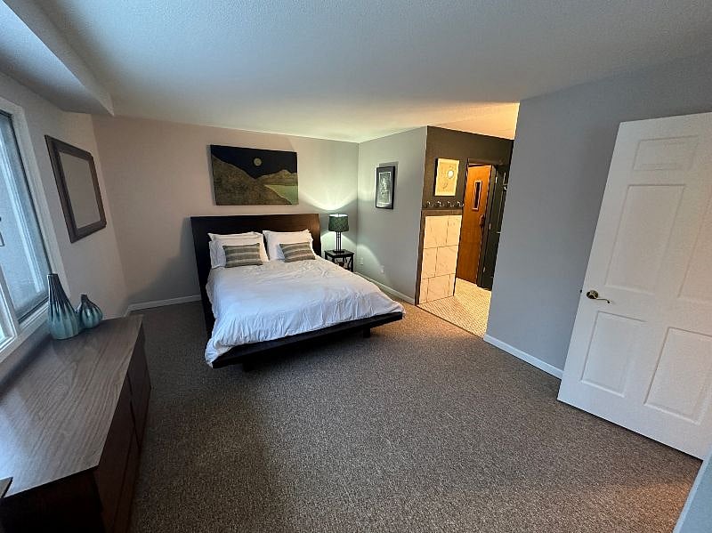 Master Bedroom with En-Suite and Sauna