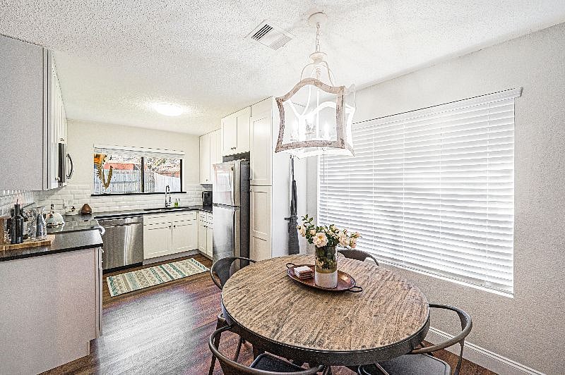 Dining Area & Kitchen
