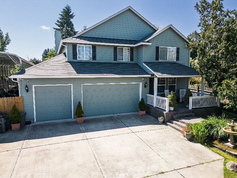 Large driveway with plenty of parking.  The house sits back from the street, so this creates a greater sense of privacy if sitting on the porch.