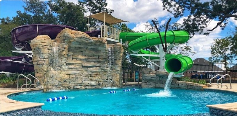 Neighborhood mini water park