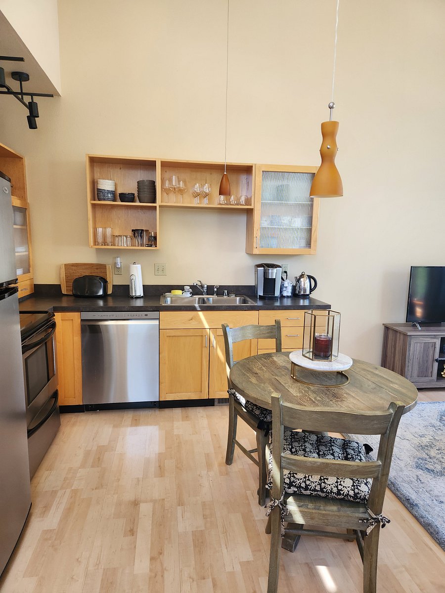 Furnished Finder property 563881_1 photo 18