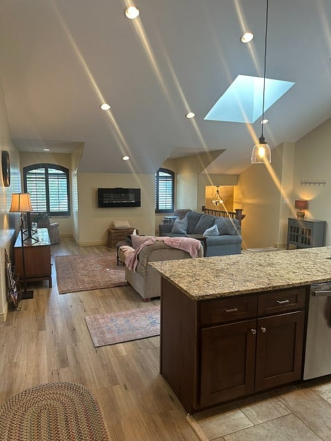 Living/kitchen area