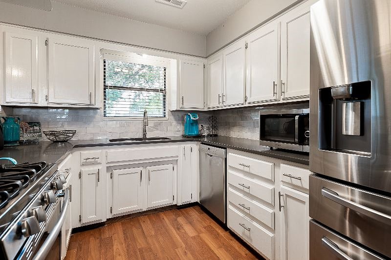 Furnished Finder property 563971_1 photo 12