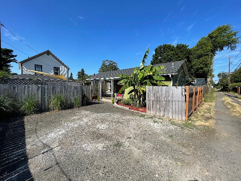 From alley to driveway. Big house in front but private drive and entrance for the guest.