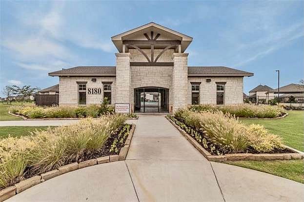 Amenity center 