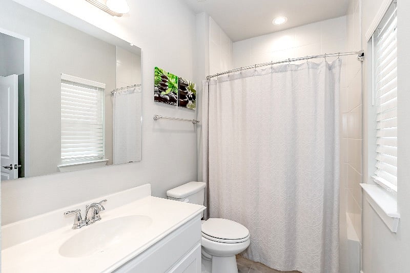 Private bathroom for Bedroom 4