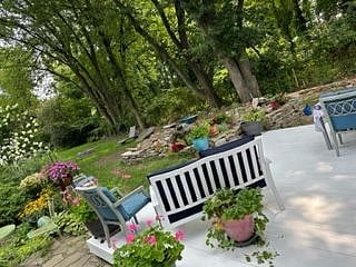 Exceptionally quiet- relaxing gardens, pond with wild life and tranquility. 