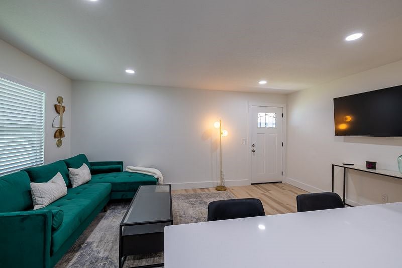Furnished Finder property 564428_1 photo 3