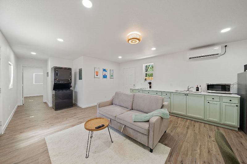 Furnished Finder property 564627_2 photo 10