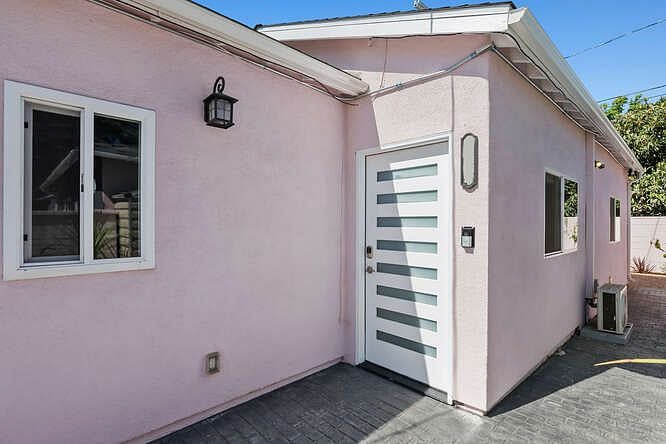 Guesthouse entrance.