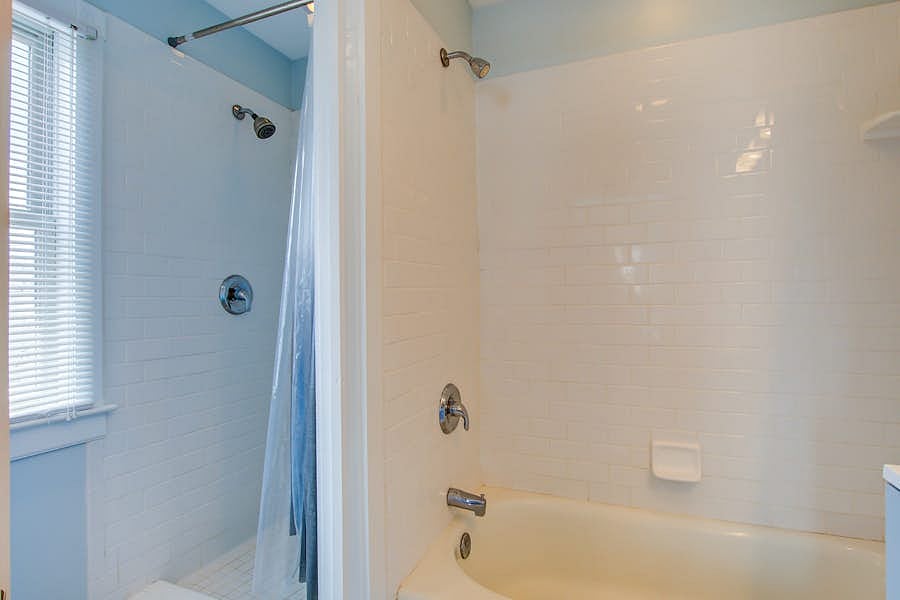 Upstairs master ensuite bathroom