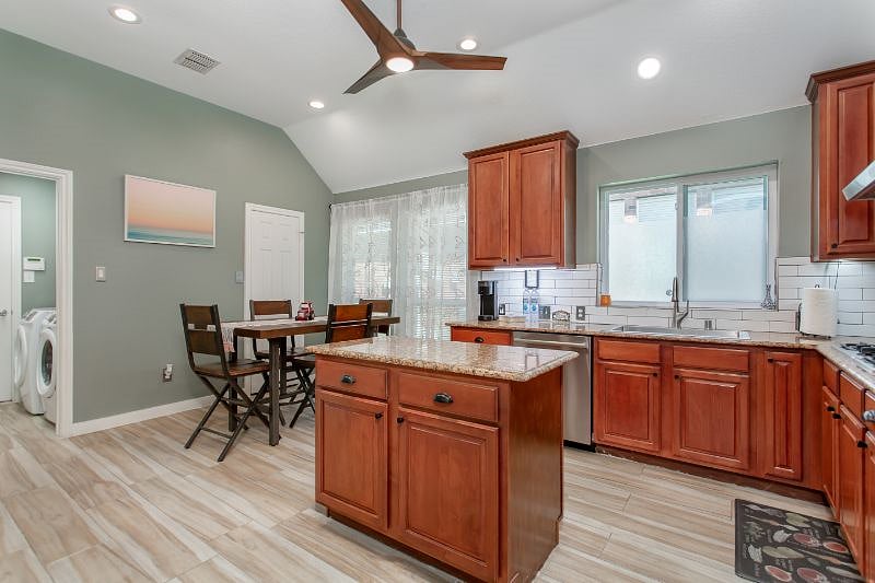 Kitchen offers a good size pantry; SS Bosch stove & venthood, SS dishwasher, and a large single kitchen sink; Minka ceiling fan helps better circulate cool air especially during Texas summer.