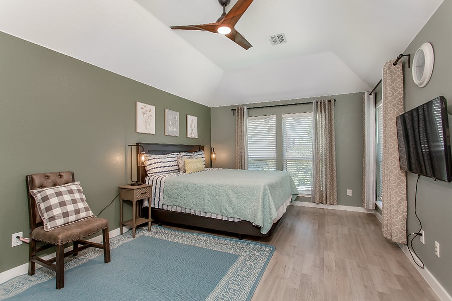 Spacious master-King bed, offers a additional area for a writing desk (#1), leather recliner added for TV watching (not shown in photo). Vizio Smart TV.
