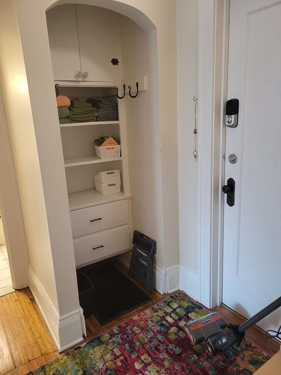 Entry way with storage