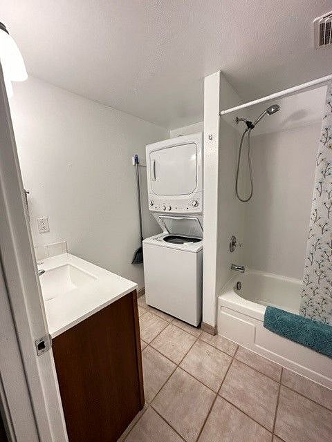 Tub/ Shower Full size Washer and Dryer