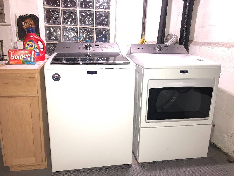 Laundry (washer & dryer)
