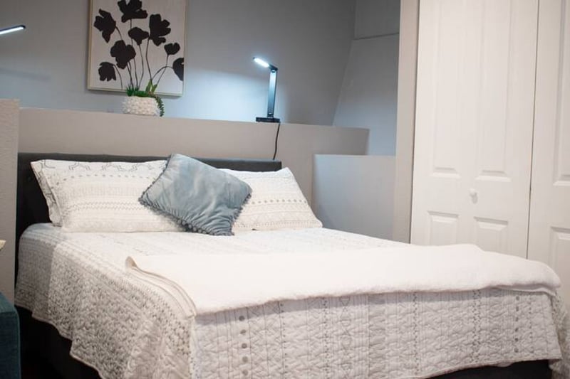 Queen sized memory foam bed.