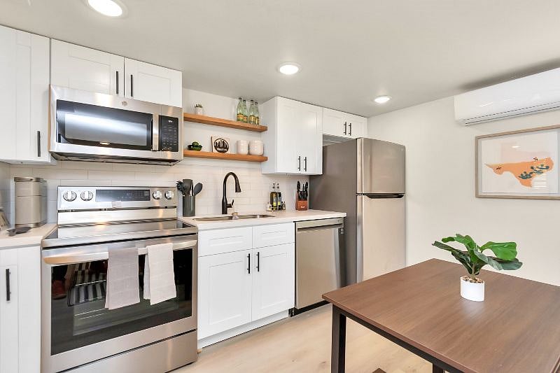 Fully stocked kitchen with full sized appliances