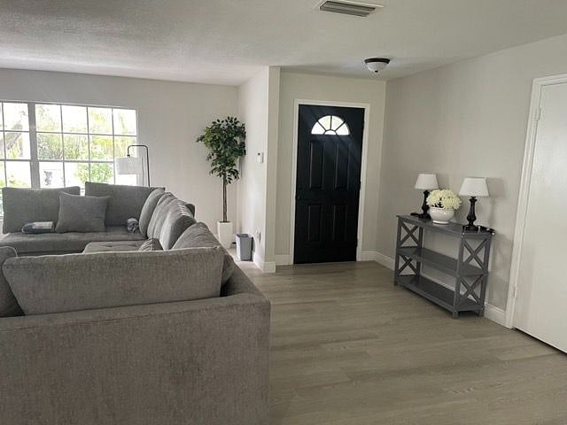 Furnished Finder property 564870_1 photo 25