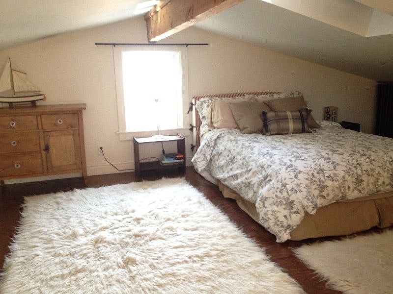 Loft bedroom - low ceiling