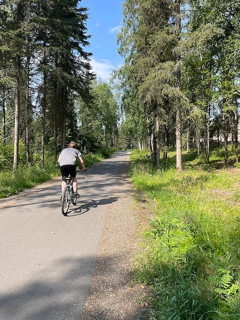 Campbell Creek bike trail adjacent to property on municipal parkland. Several restaurants and cafes within walking/biking distance.