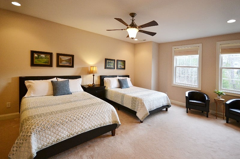 Loft - Two queen beds, TV and ensuite bathroom