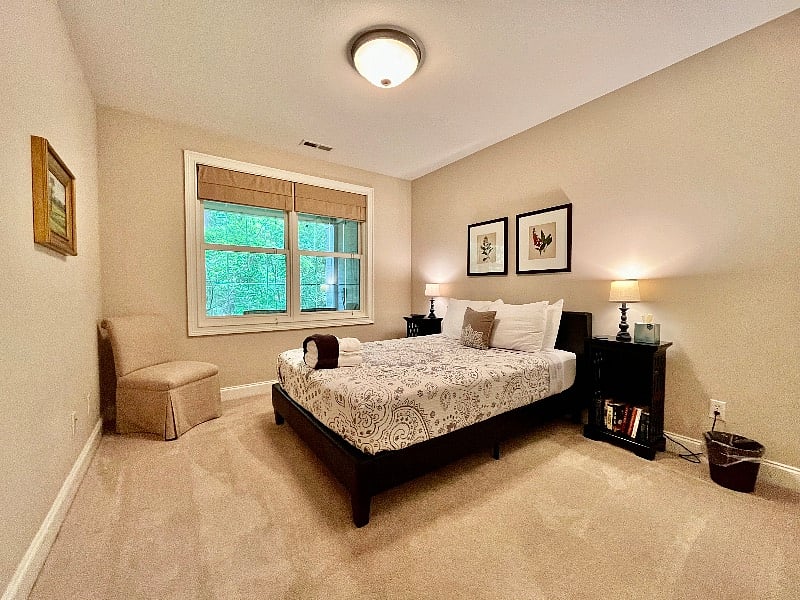 Queen bedroom #2 on terrace level