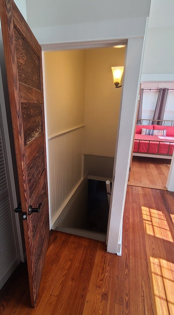 This interior stairwell with locking door in kitchen descends to 1st floor laundry/storage room and access to backyard area.