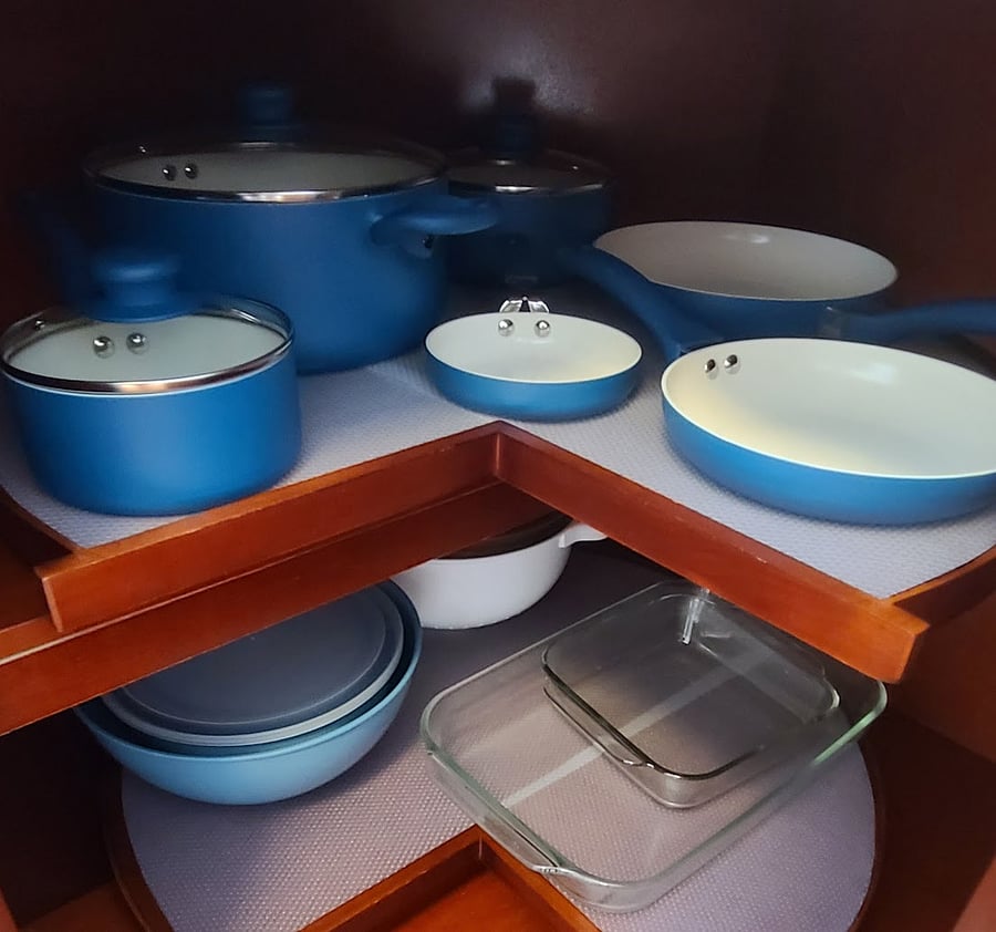 Ceramic-coated pots/pans, baking pans, mixing/storage bowls, and more...