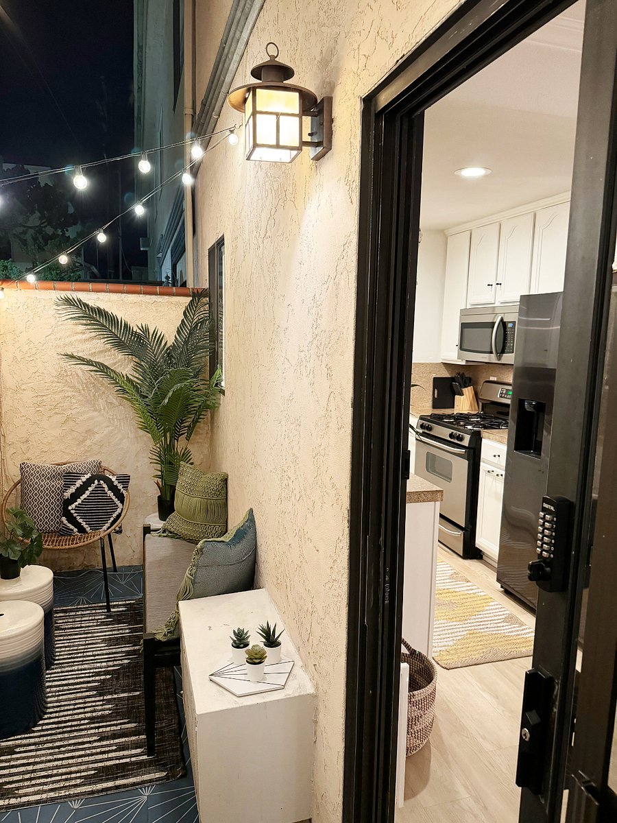 Private Patio W/ Bistro Set & Lounge Area