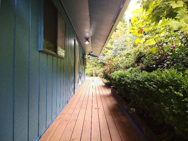Deck, entrance door