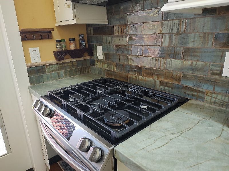 5 burner gas stove with self cleaning ability.