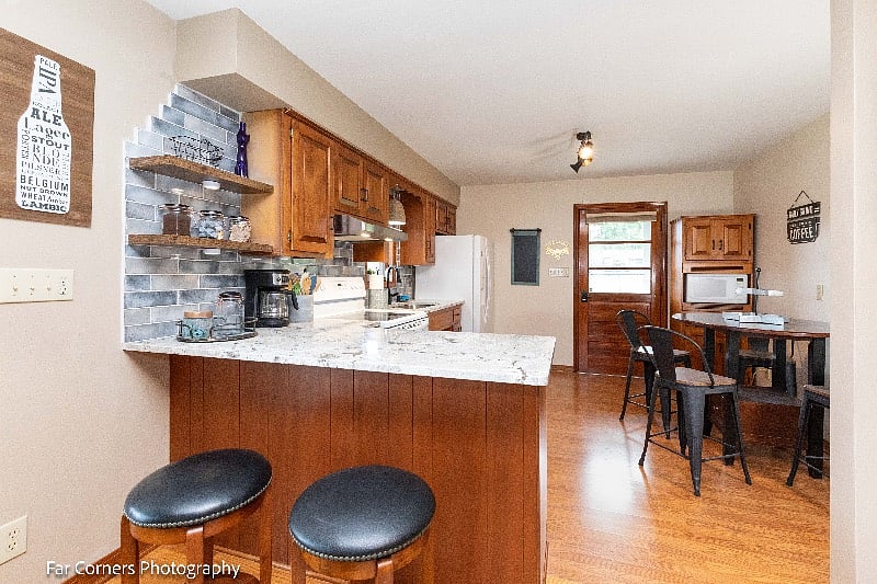 Kitchen bar