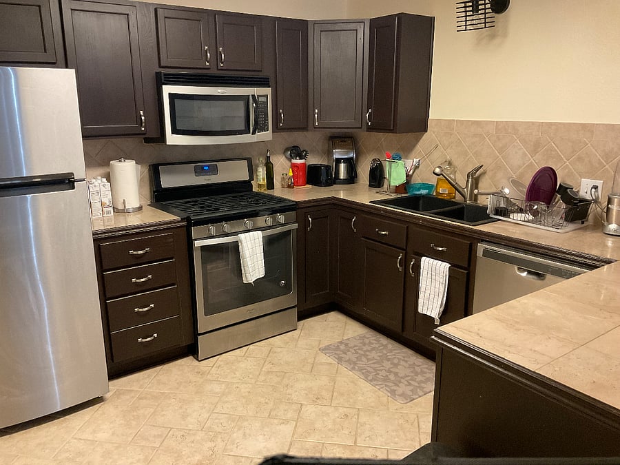 Full kitchen