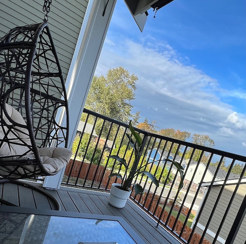 Main floor deck 