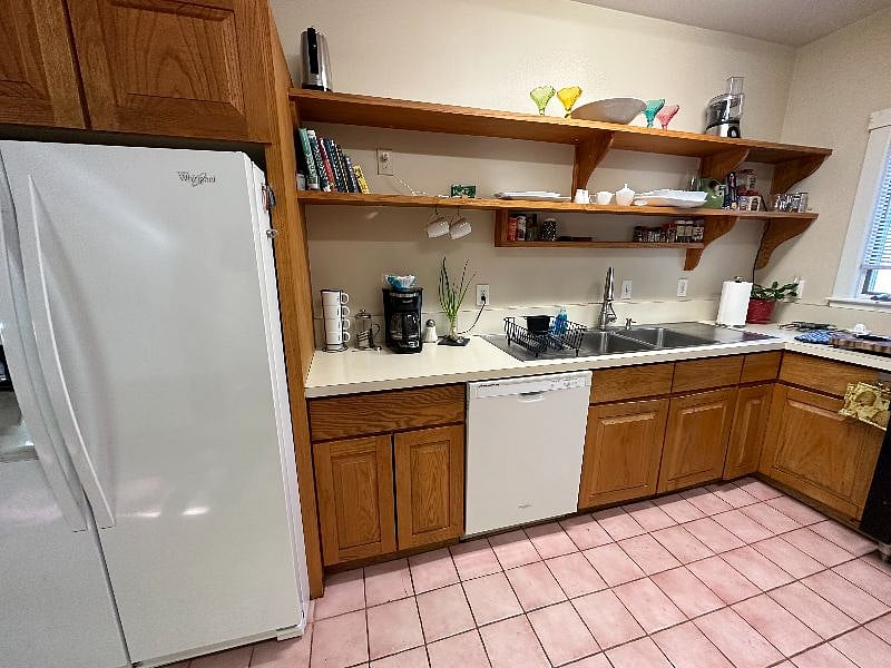 Furnished Finder property 566060_1 photo 16
