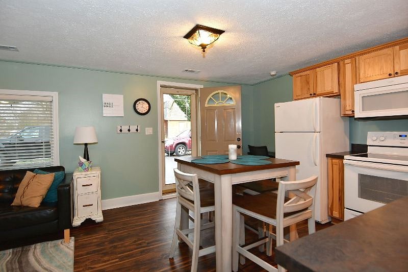 Furnished Finder property 566085_1 photo 3