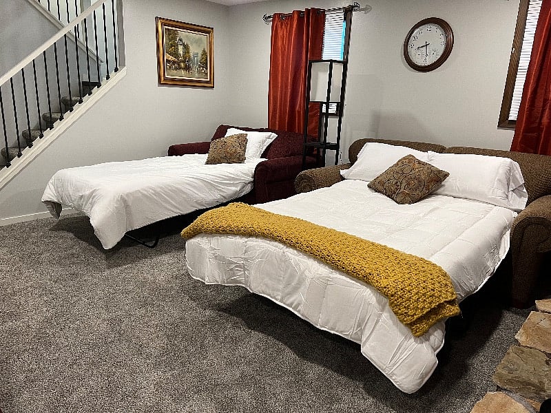 Lower Lounge area - Sleeps 3