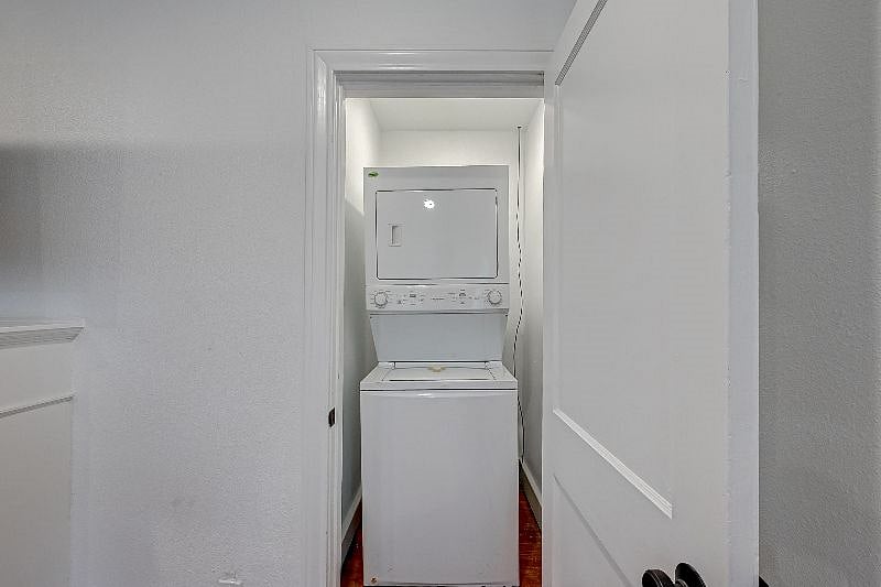 1711 Maryland 77006: Washer/Dryer. The Washer/Dryer is free. 