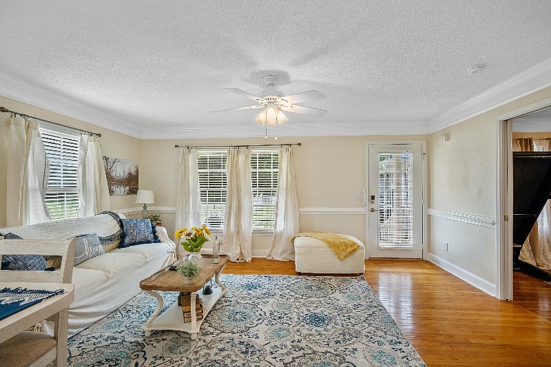 Spacious living room.